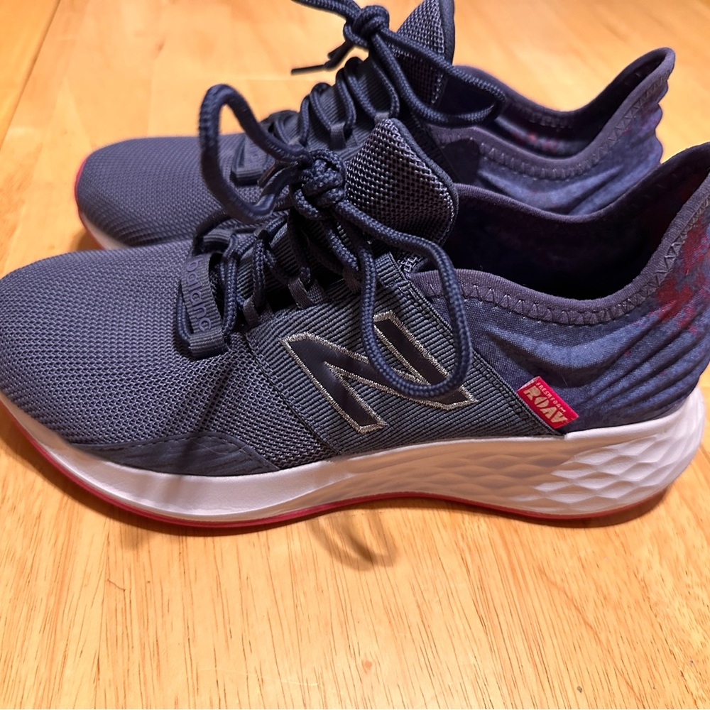 Women’s New Balance sneakers. Used-like new. Size 7.